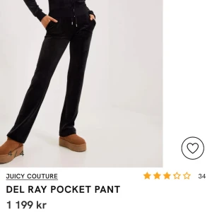 Juicy couture - Säljer mina fina juicy byxor, modellen med fickor bak. Använda litegrann men inga skador på! Köptes från Nelly för 1200kr storlek XS. Passar mig som är 1,67 lång och vanligtvis har S i byxor