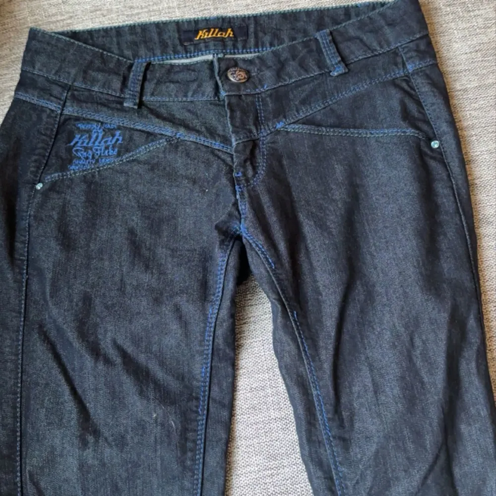Säljer en jätte fin mörkblå Low waist jeans❣️ . Jeans & Byxor.