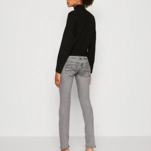 Pepe grå jeans  - Säljer dessa jättefina jeans från pepe då dom inte är min stil längre 