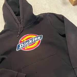Blect dickies hoodie med hål i fickan, storlek large 