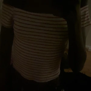 En röd vit randig tröga för endast 45 kr - Bra tyg röd vit randig från h&m ❤❤❤