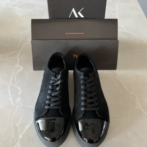 Alexander kay skor - Strl 44 Färg: Full Dressed black Helt nya oanvända  Nypris: 2495kr
