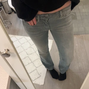 Jeans - Säljer dessa jeans som är ifrån märket Gstar raw, dom är i mycket fint skick och jag är ca 172
