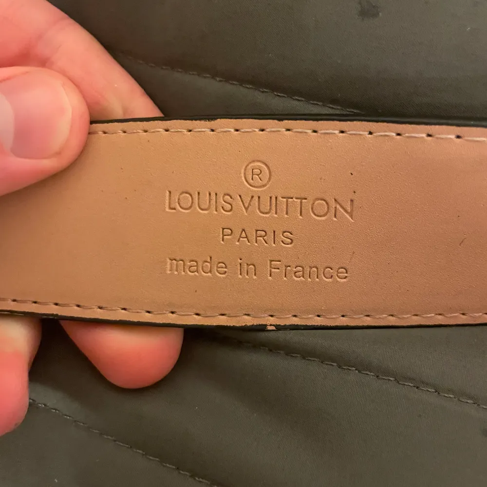 Louis Vuitton bälte i bra skick. Den är 105cm. Köparen står för frakten. Accessoarer.