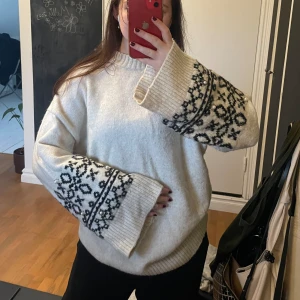 Stickad tröja med coola ärmar - Stickad tröja med coola vida ärmar från HM🤍