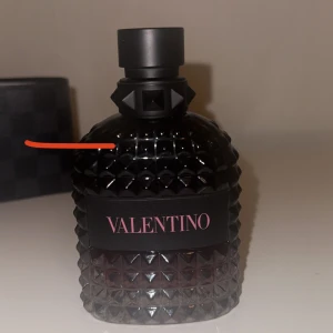 Valentino parfym - Runt 80ml kvar Valentino born in roma oumo intense
