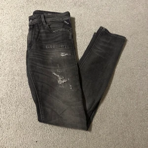 Replay - Säljer nu mina riktigt feta Replay jeans som är i storlek w31 och passar dig som är mellan 170-183. Dom är använda ett antal gånger men är fortfarande i bra skick. Skriv om du funderar över något.🙌🏼