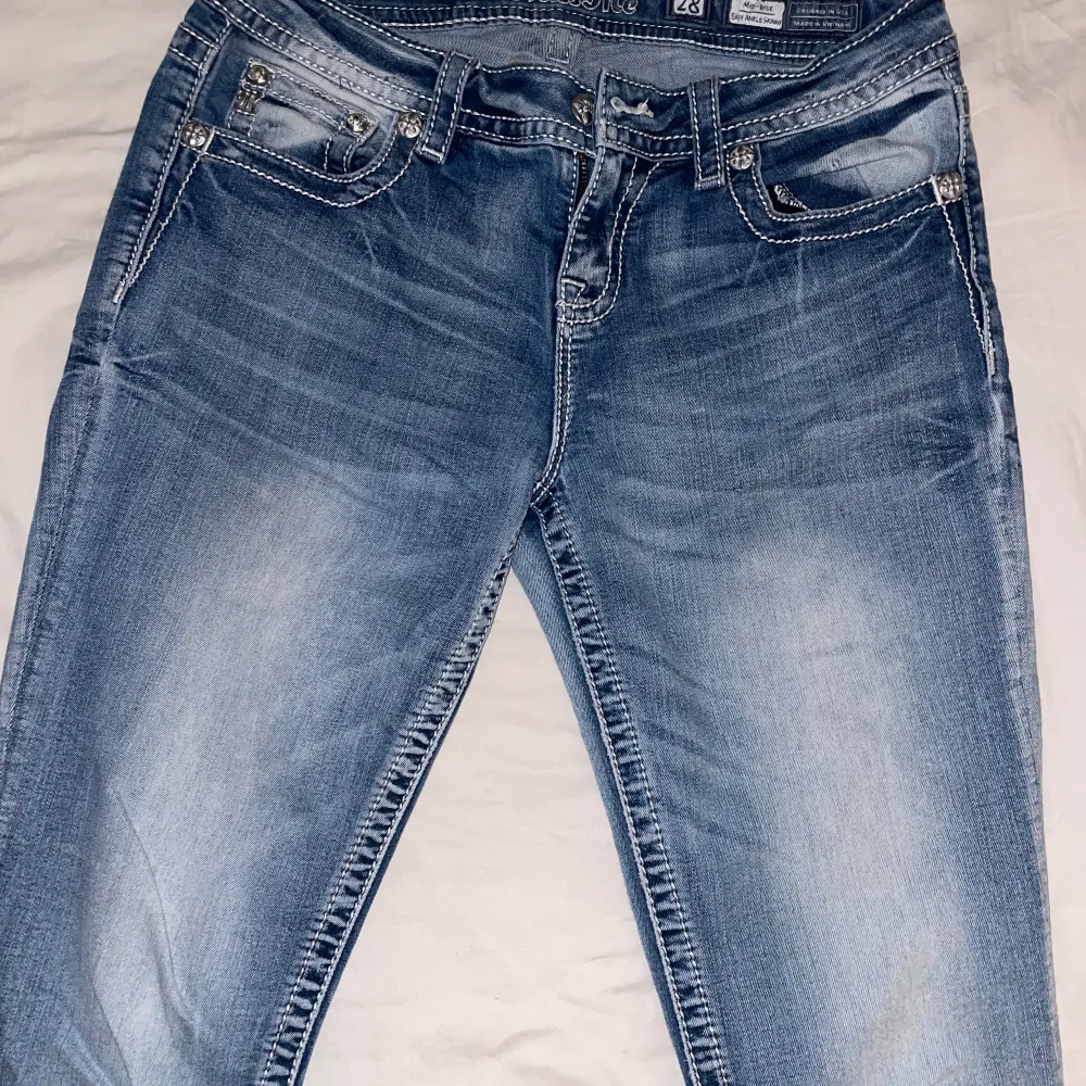 Miss me jeans skinny. Köpta secondhand, små defekter som knappt syns skriv privat om ni vill ha bilder! . Jeans & Byxor.