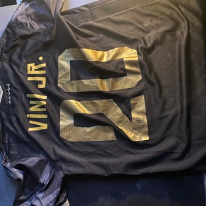 Vini jr Brasilien  - Inte använd en enda gång då den va för liten för mig Skick 10/10 