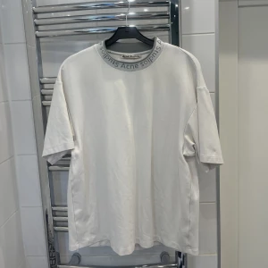 Acne t-shirt - Acne studios t-shirt Storlek s Kvitto finns!