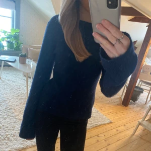 Hm tröja - Säljer denna stickade tröja från hm eftersom den inte kommer till användning.  Knappt använd och inga defekter!😊💞