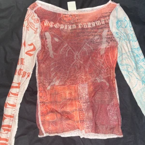 COOL TRÖJA - cool tröja från URBAN OUTFITTERS i bra skick, säljer då den inte kommer till användning. Hör av dig om du har någon fråga och använd köp nu funktionen 💓