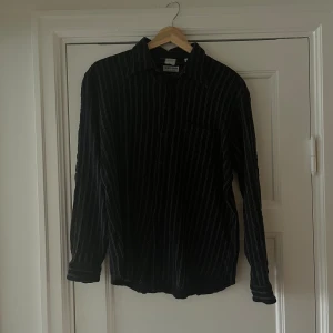 Skjorta från armani - Skjorta från armani hehe. Fin men tyvärr lite kort i ärmarna för mig (är 180) 