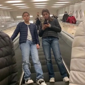 Jacka från Uniqlo - Säljer min marinblåa jacka från Uniqlo, använd några gånger så i bra skick, köparen står för frakt❤️