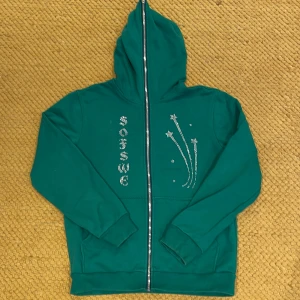 Shooting Stars Of Sweden  - Säljer en rhinestone zip up från sofswe. Några få stenar har ramlat av och den har blekts lite men det är inget som märks av. (Se bild)