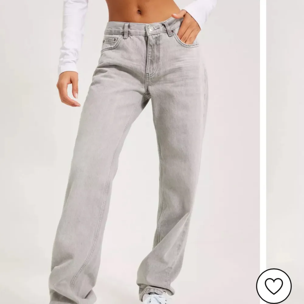 Fina gråa jeans som inte kommer till någon användning!❤️ köpta på gina tricot för 499! Säljer för 299.. Jeans & Byxor.