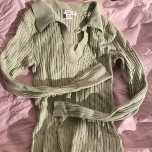 Fin stickad tröja - Våriga ljust grön tröja i strl MEDIUM 