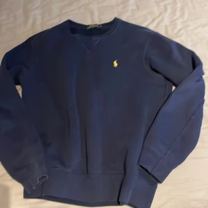 Ralph lauren sweatshirt  - Svin snygg sweatshirt 🍾 Skick 9/10 🍾 Skriv vid intresse eller frågor🍾