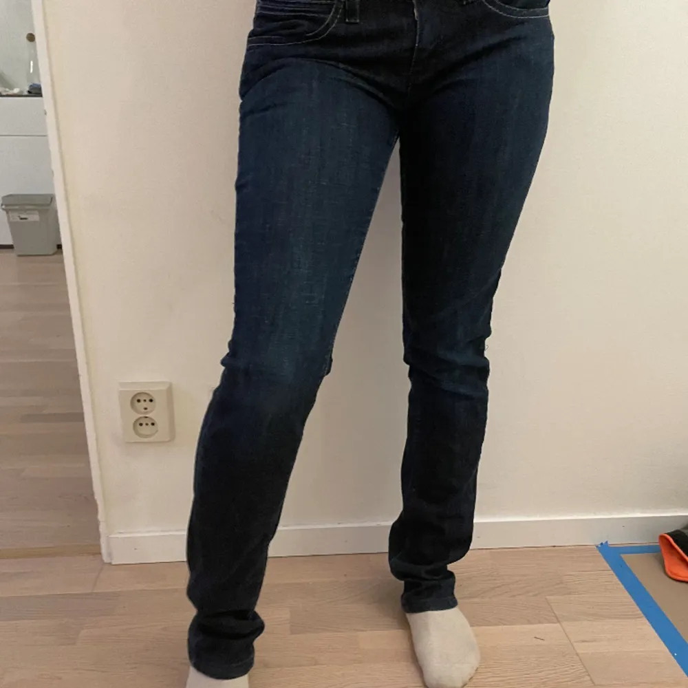 Snygga vintage low-waist Levi jeans 🌹 491 slim fit. Jeans & Byxor.
