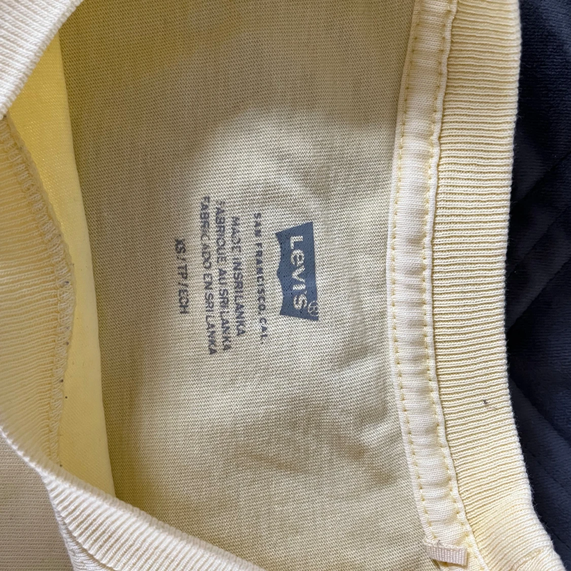 Ljusgul Levi’s T-shirt  - 90