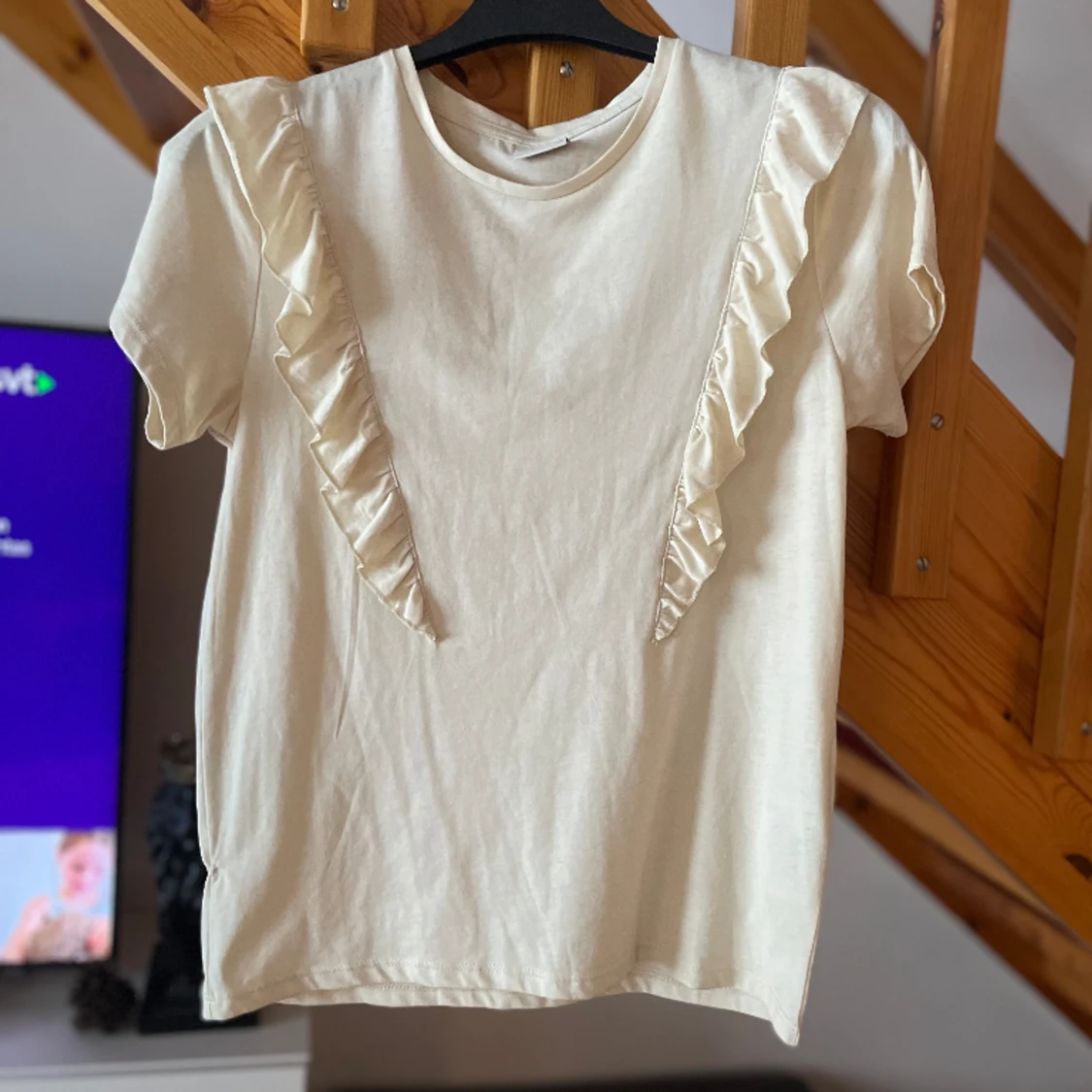 T-shirt med volanger 