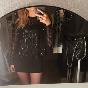 Fest tröja - Glittrig tröja perfekt till nyår eller tema fester, endast använd förra nyår en gång🫶