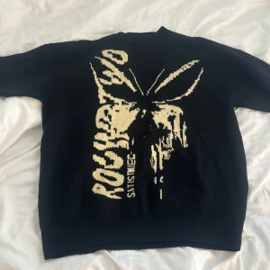 långärmad med tryck - supercool långärmad i typ stickat material  väger mycket 