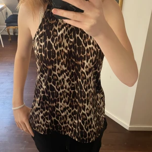 Leopards blus - Jätte fin leopard blus som är knappt använd. 