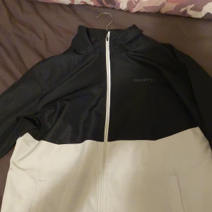 Craft jacka - Tunn material. Knappast använt. 