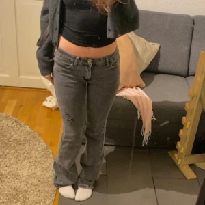 Jeans - Säljer dessa skitsnygga jeans eftersom jag ej använder de. Super bra skick.