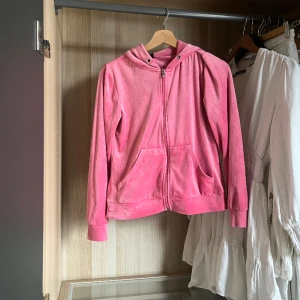 Gina trico kofta  - En rosa mjuk kofta från Gina! Så skön, kommer inte till användning. 🥰