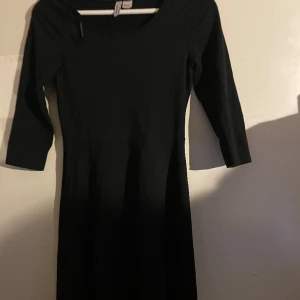 Mini klänning - Svart mini klänning från hm i storlek s