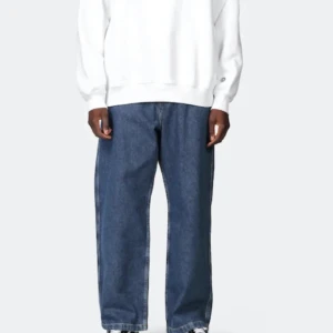 District jeans - Hej! Jag säljer ett par district jeans som är avkortade ett par centimeter men passar mig som är 167cm. baggy (använda ett fåtal gånger) köparen står för frakten 