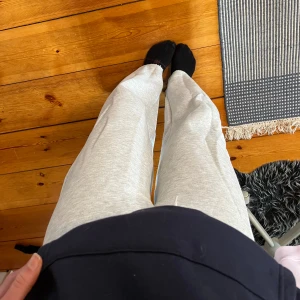 Gråa mjukisbyxor💕 - Säljer dessa gråa mjukisbyxor! Säljer då de inte används längre☺️