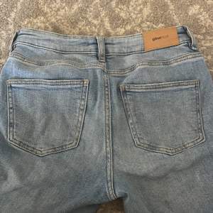 jeans från barnavdelningen på Gina! Botcut (stav) väl använda så be om mer bilder om du är intresserad. 🤍 köparen står för frakt!