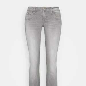 LTB Jeans - Hej! Jag säljer mina LTB jeans då de är för stora för mig. De är som nya då jag använt de 2-3 gånger bara, finns inga hål eller skada på byxorna. Är 163cm💕