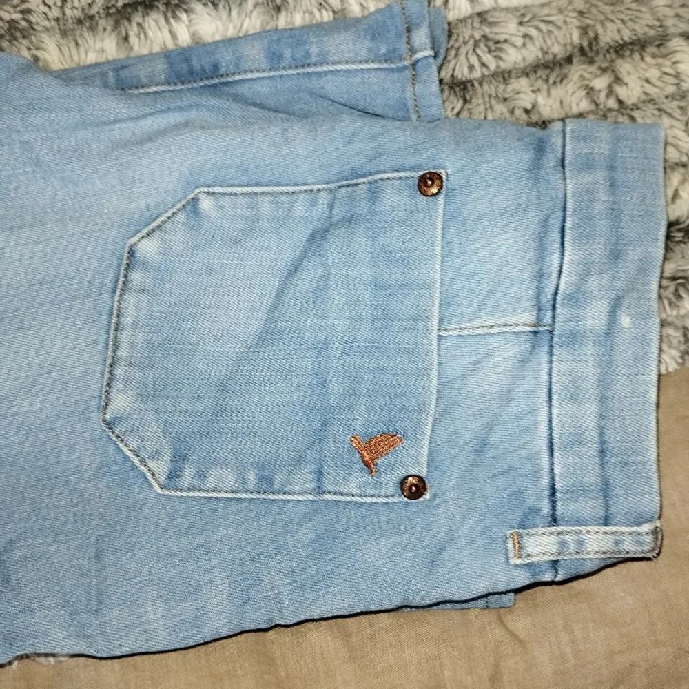 MIH jeans låga utsvängda något små i storleken 27. Nypris 2900 köpta på NK . Jeans & Byxor.