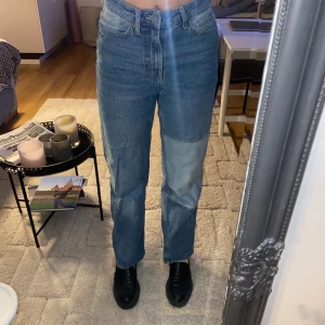 Jeans H&M - Supercoola och sköna jeans från H&M! Medelhöga i midjan, raka i modellen. 