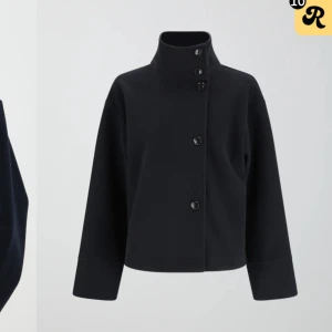 Navy kappa - Skit snygg kappa från Gina i storlek s