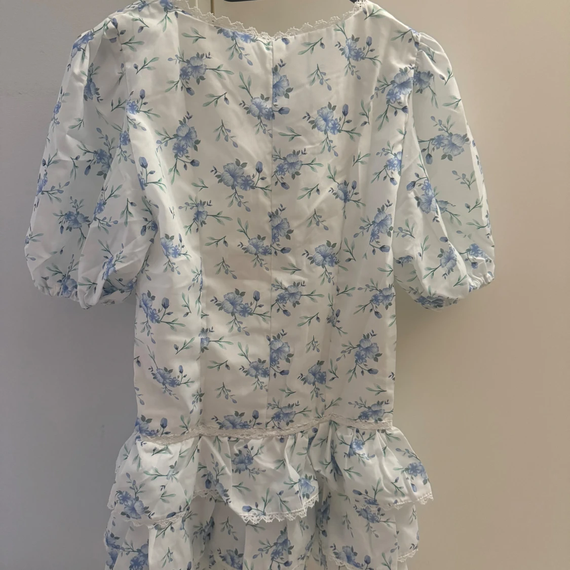 Blommig sommarklänning - 93