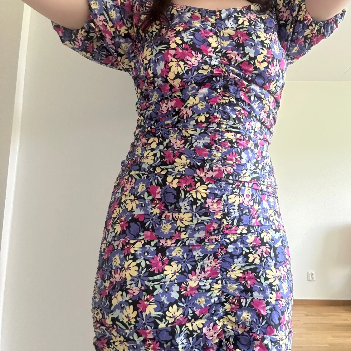 Helt ny blommig klänning  - 91