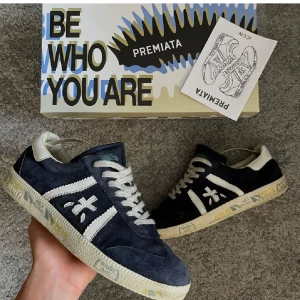 Premiata Skor - 9/10 skick. Jättesvårt att få tag i just denna modellen. Storlek 41 men passar 42 med. Unika.