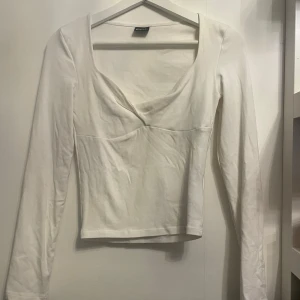 Vit tröja - Fin tröja, använd 1 gång