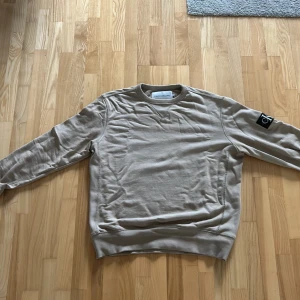 Calvin Klein Tröja - Calvin Klein tröja i storlek M priset är diskuterbart 