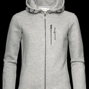 sail racing tröja - Jättebra skick, använd 1 gång, som ny, säljer extemt billigt då nypristet är 1500kr 😊 så de verkligen ett fynd! säljer då jag behöver pengarna💘 