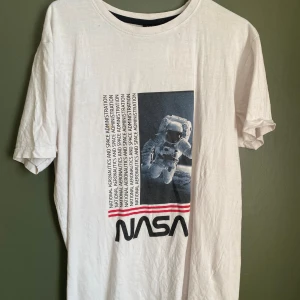 Nasa tshirt - Använd några gånger men i bra skick