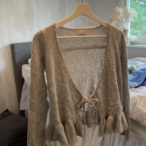 Stickad kofta  - Söt kofta!