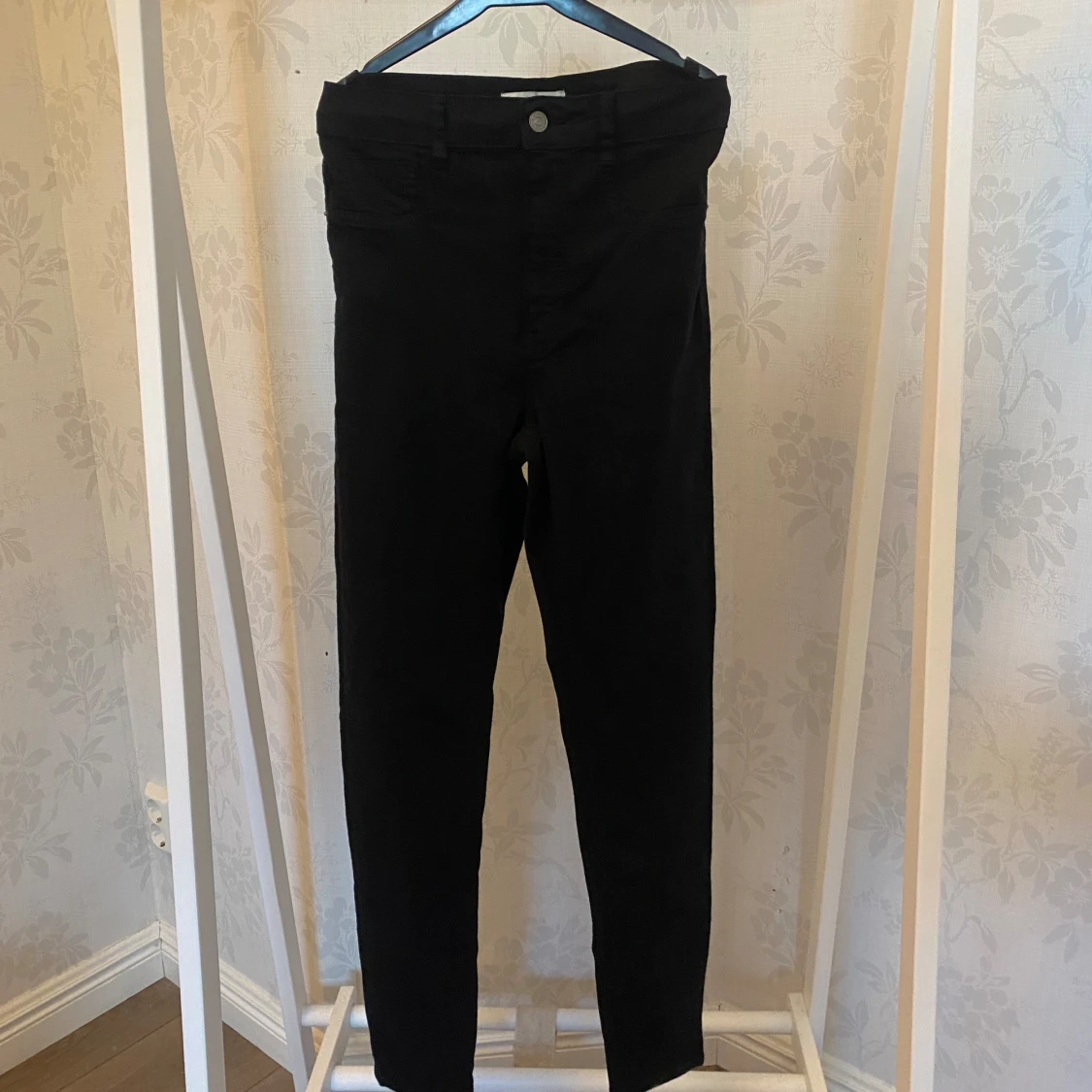 High-Waisted, svarta skinny jeans - 90