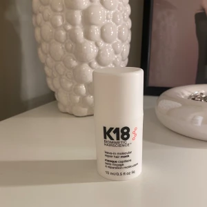 K18 - Säljer min K18 på 15 ml, endast använt 2 pump (1 gång), men fungerade inte på mitt hår.. Därav säljer jag💘