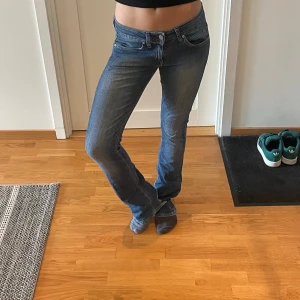Lågmidjade jeans - Storlek 28/34 Jag är 165cm 